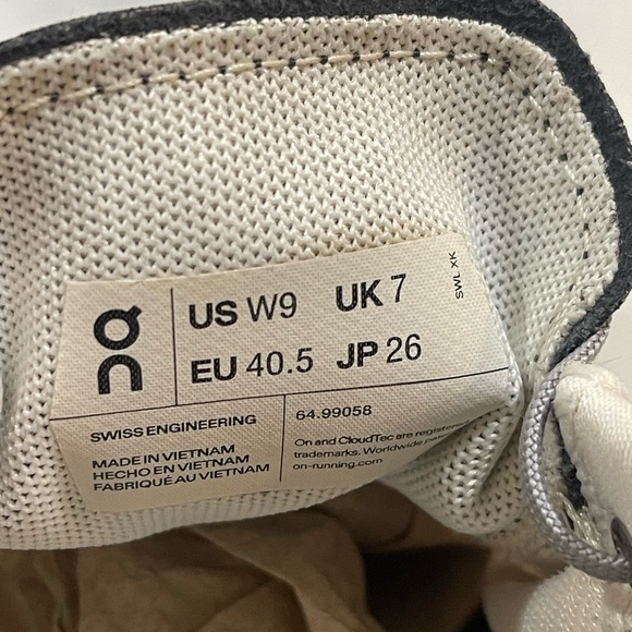 On RUNNING CLOUDVISTA GLACIER BLACK  Shoes WHITE and Gray - Picture 4 of 8